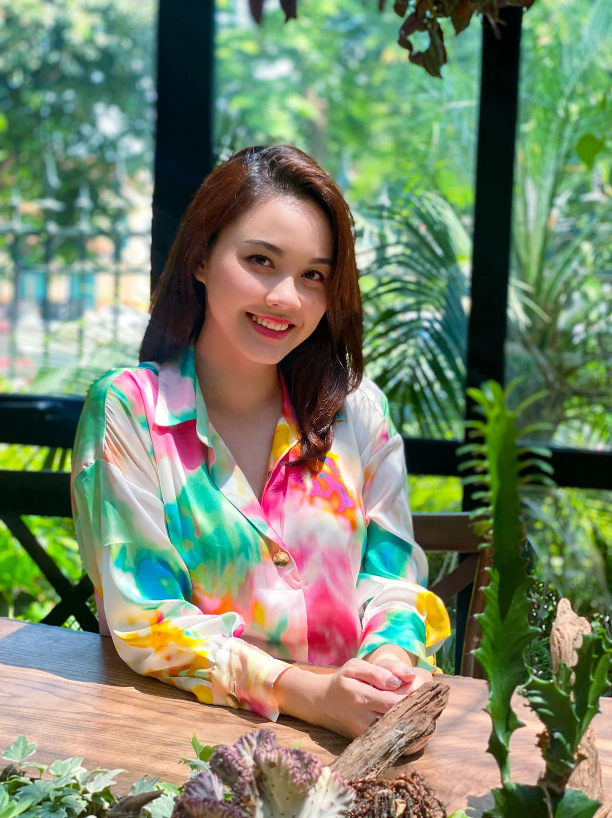 Ngoài diễn xuất, mỹ nhân họ Đậu còn thử sức với vai trò MC - BTV.