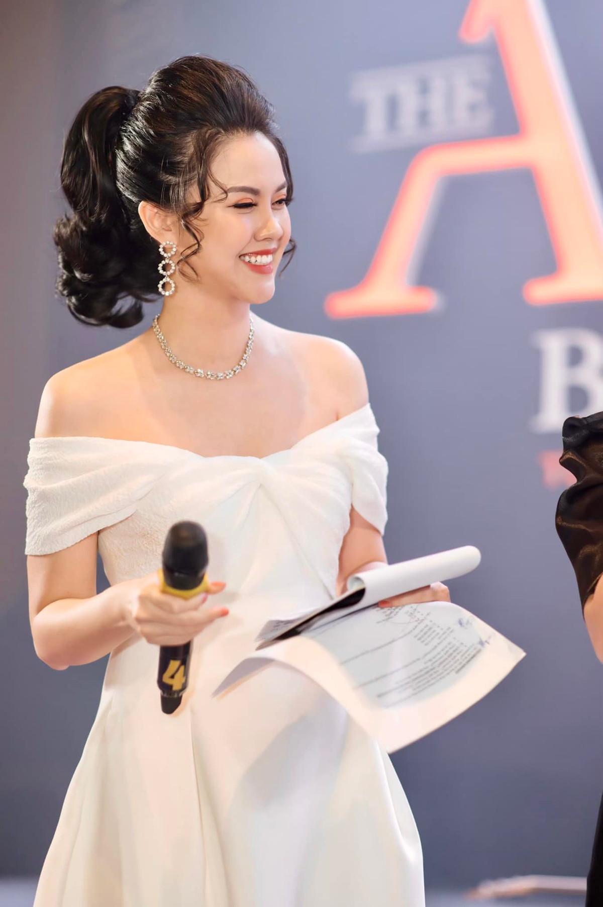 14 năm sau cuộc thi nhan sắc, Hồng Phúc vẫn giữ được nét trẻ trung, xinh đẹp và ngày càng nhuận sắc.