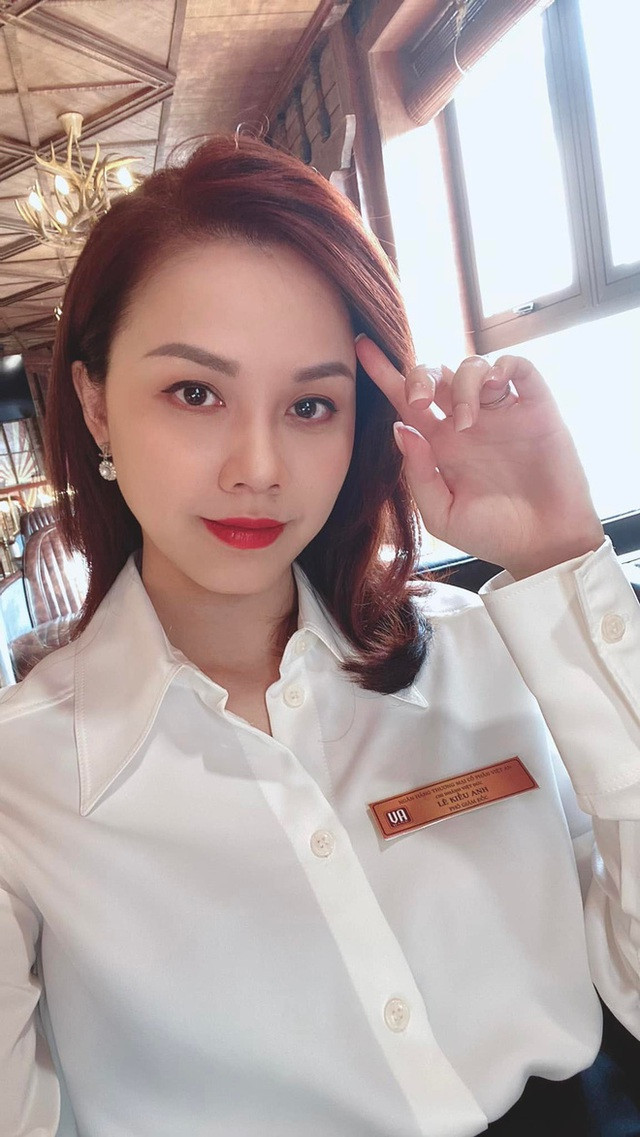 Khán giả còn nhanh chóng nhận ra nữ Phó giám đốc ngân hàng trong "Hành trình công lý" không phải là gương mặt xa lạ trong giới nhan sắc Việt.