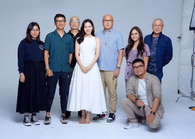 Son Ye Jin xuất hiện trong một buổi chụp hình quảng cáo với một thương hiệu khi bụng đã lùm lùm. (Ảnh: 163)