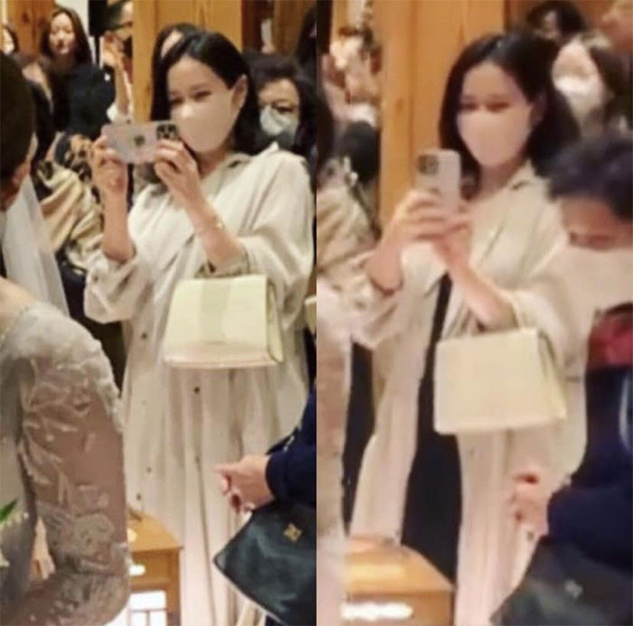 Mới đây nhất vào ngày 16/10, Son Ye Jin xuất hiện trong đám cưới một người bạn. Nữ diễn viên mặc chiếc áo khoác rộng nhưng vẫn lộ rõ bụng bầu. (Ảnh: FB fanpage)