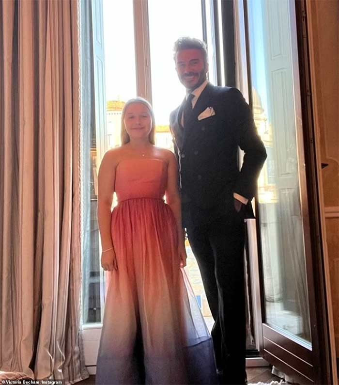 Chào đời tháng 7/2011, hiện Harper đã 11 tuổi. Tuy nhiên, nhìn vóc dáng con gái Beck - Vic rất to cao. (Ảnh: Instagram)