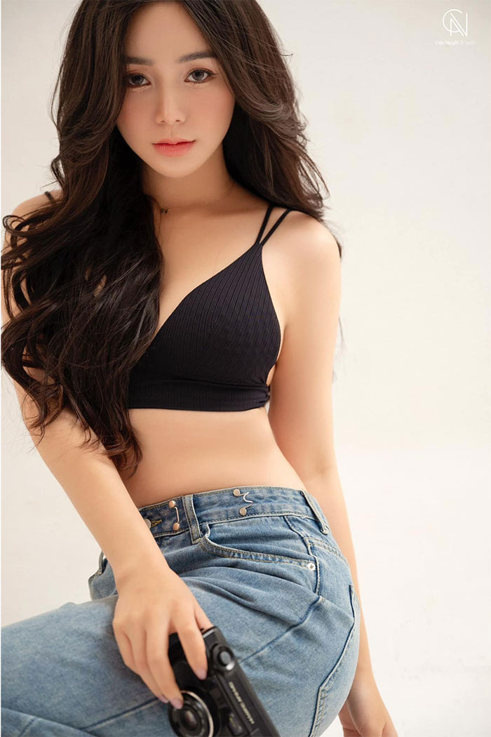 Quỳnh Kool sở hữu khuôn mặt khả ái, vóc dáng bắt mắt cùng diễn xuất ngày càng tiến bộ, hứa hẹn sẽ là một diễn viên triển vọng của vũ trụ VTV.