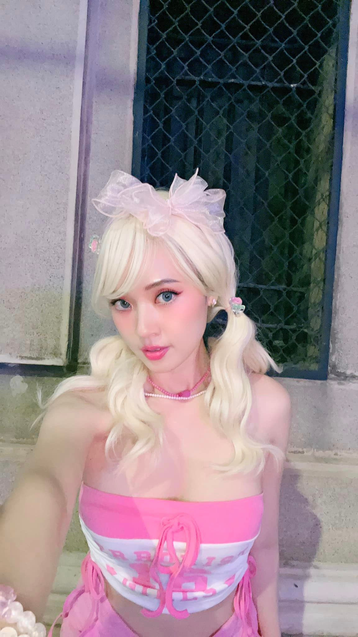 Nàng cựu hot girl Sài thành cosplay thành nhân vật huyền thoại búp bê barbie.