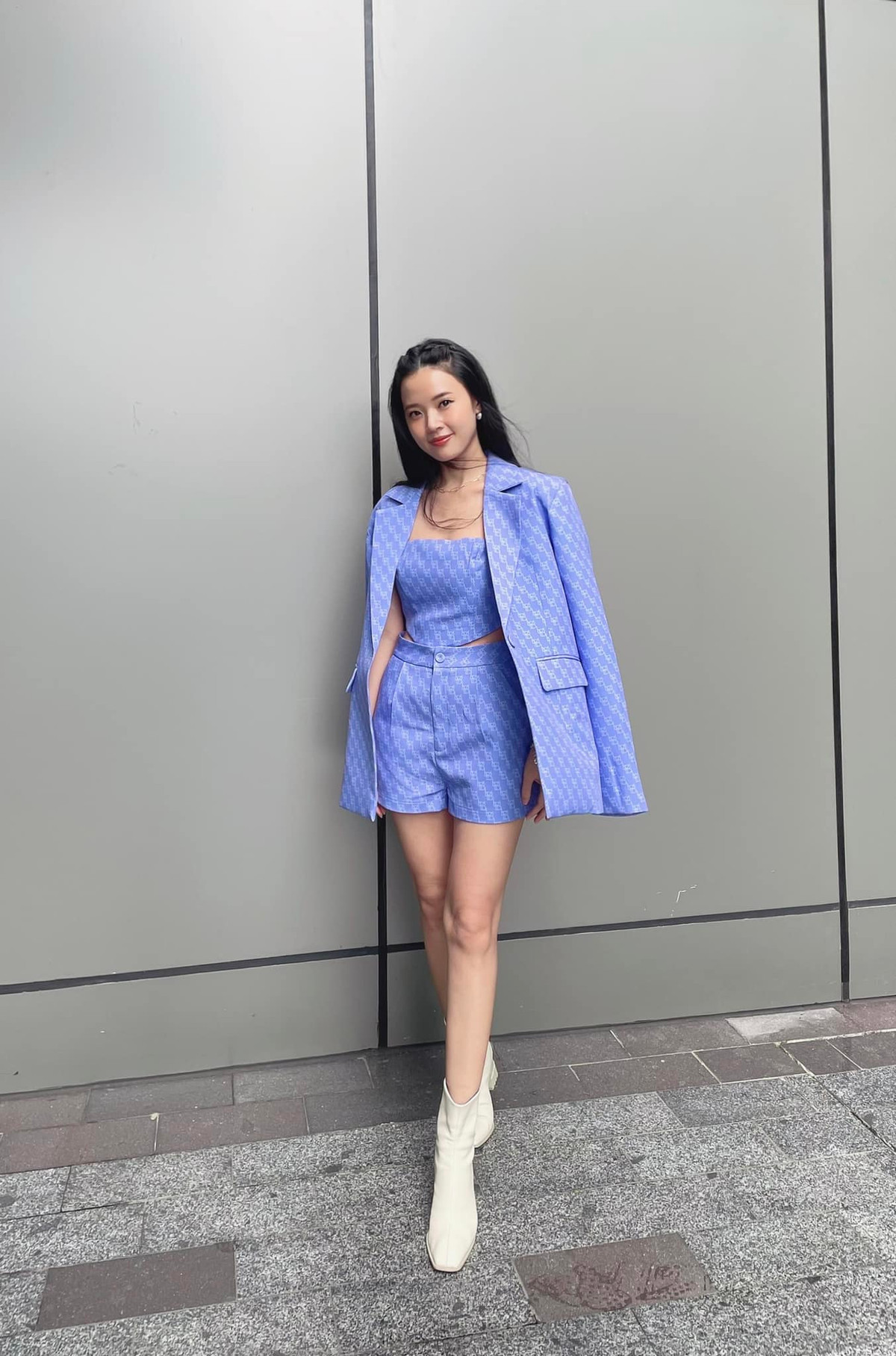 Mỹ nhân sinh năm 1989 lên đồ ngày càng táo bạo, gợi cảm sau một thời gian theo đuổi phong cách "kín cổng cao tường".