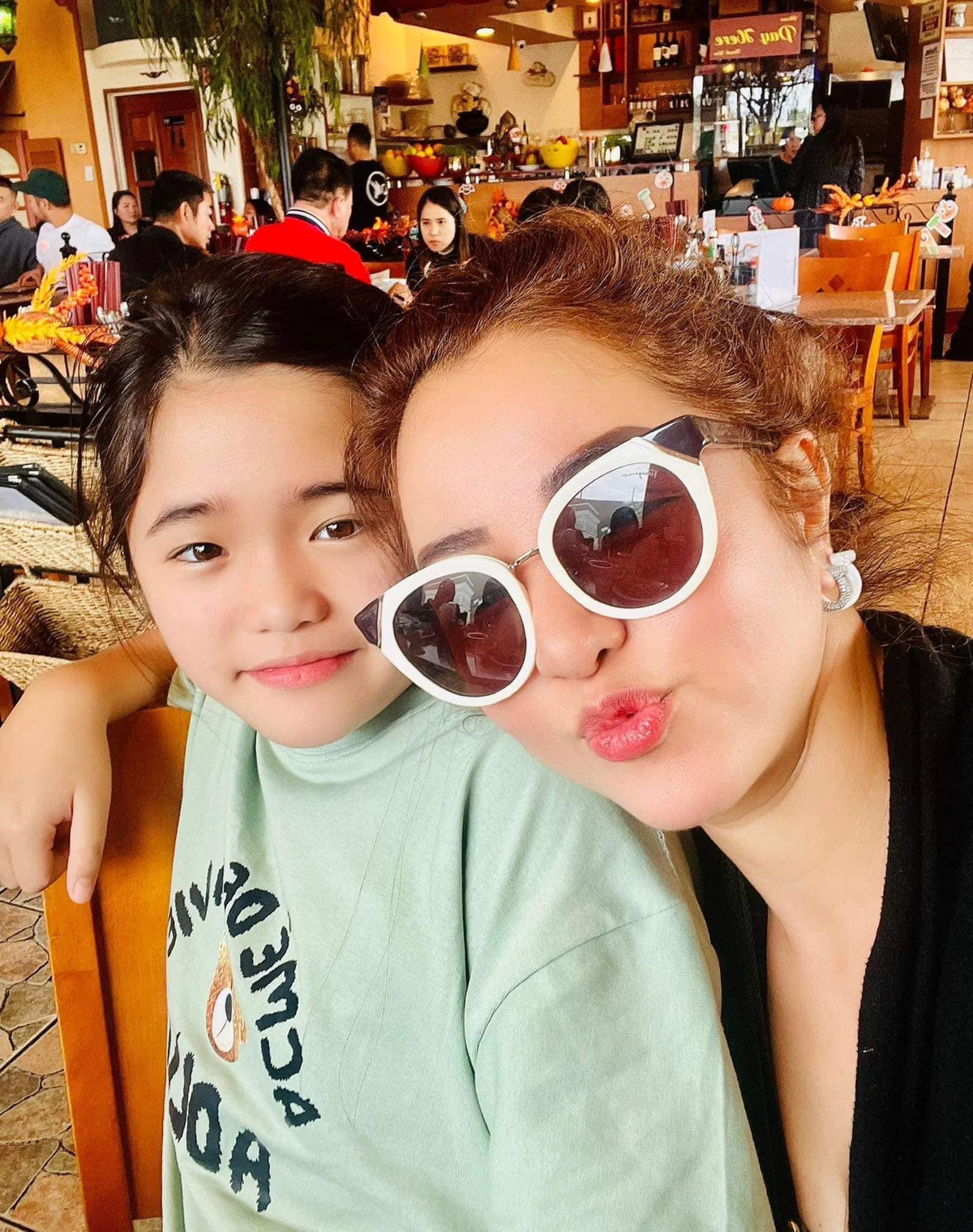 Trong những bài chia sẻ của mình, có thể thấy nữ nghệ sĩ sinh năm 1976 rất tự hào về con gái.