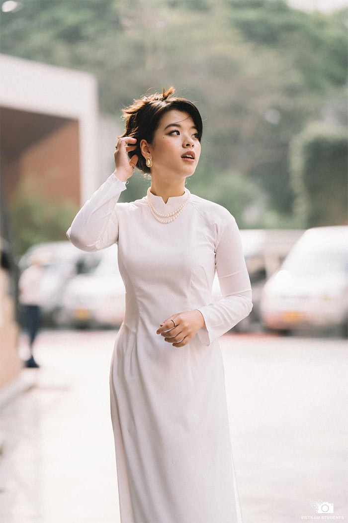 Hồng Khanh được cho là bản sao của mẹ Chiều Xuân với đôi mắt to tròn, khuôn mặt thanh tú.