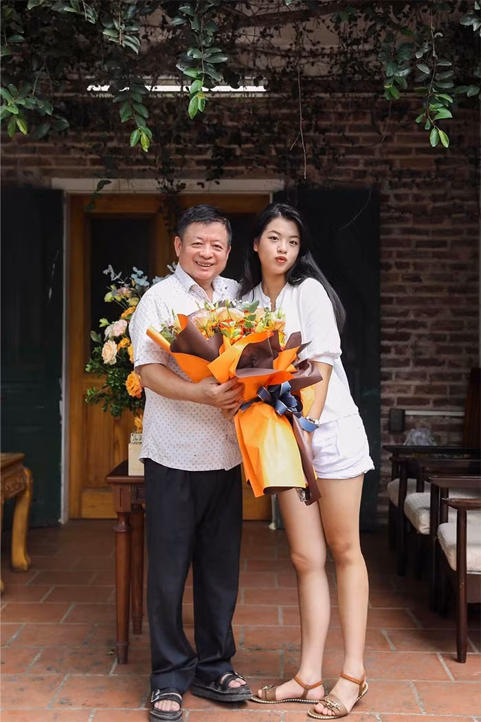 Cô bé mũm mĩm, đáng yêu đi thi The Voice Kids 2013 giờ đã lớn bổng và là thiếu nữ xinh xắn.