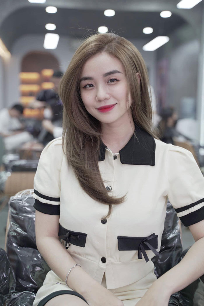 Người đẹp sinh năm 1996 không hề tỏ ra nặng nề sau hai lần đổ vỡ chuyện tình cảm. Trên trang cá nhân mọi người vẫn thấy cô thường xuyên đăng ảnh cuộc sống đời thường rất vui vẻ.