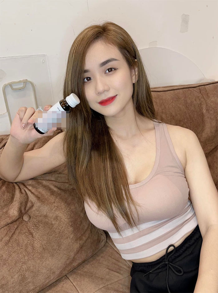 Trở về với cuộc sống độc thân, vợ cũ Hoài Lâm vẫn chăm chỉ bán hàng online để nuôi hai con gái, bé Vy Lâm (tên thân mật là Gà) và bé Vy Lam (hay gọi là Cún).