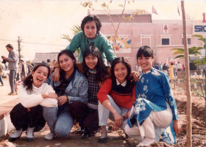 Thời trẻ, nghệ sĩ Chiều Xuân theo học diễn xuất tại Trường Đại học Sân khấu &amp; Điện ảnh Hà Nội.