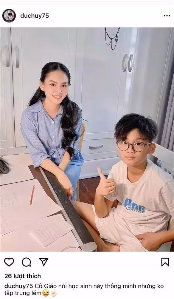 Nghi vấn bắt nguồn từ việc vào tháng 10/2021, Đức Huy đăng ảnh con trai anh chụp cùng cô giáo, chính là tân Hoa hậu Thế giới Việt Nam 2022 Huỳnh Nguyễn Mai Phương.