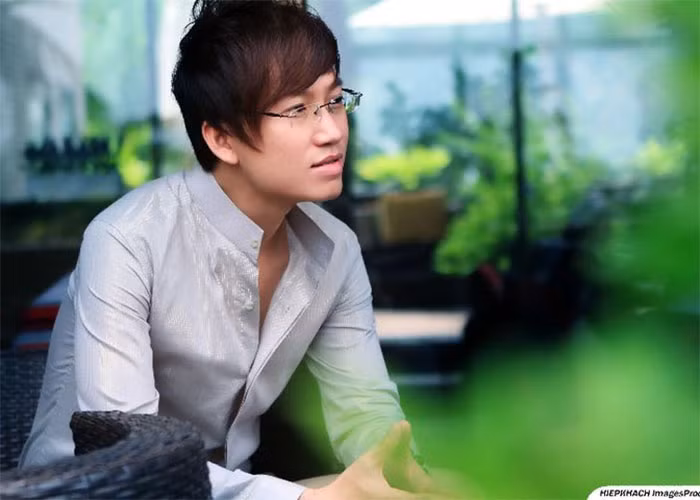 Sỹ Luân được khán giả biết đến qua nhiều ca khúc hit gắn liền với thế hệ 8X, 9X như: "Mắt nai cha cha cha", "Nếu biết trước tình sẽ không vui", "123 ngôi sao", "Áo dài ơi", "Tóc dài ơi", "Cô gái Trung Hoa"... (Ảnh: FBNV)