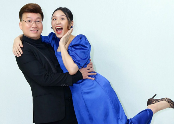 Sau khi làm lễ hằng thuận tại Thái Lan, hai vợ chồng Sỹ Luân hiện đang sống tại nhà riêng ở quận 7, TP.HCM. (Ảnh: VTV)