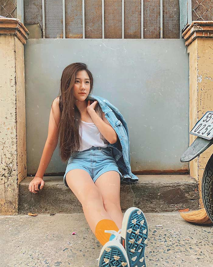 Cô gái sinh năm 1999 chăm chút cho ngoại hình của mình hơn bằng phục trang, trang điểm và tập luyện chăm chỉ để có vóc dáng thon thả.