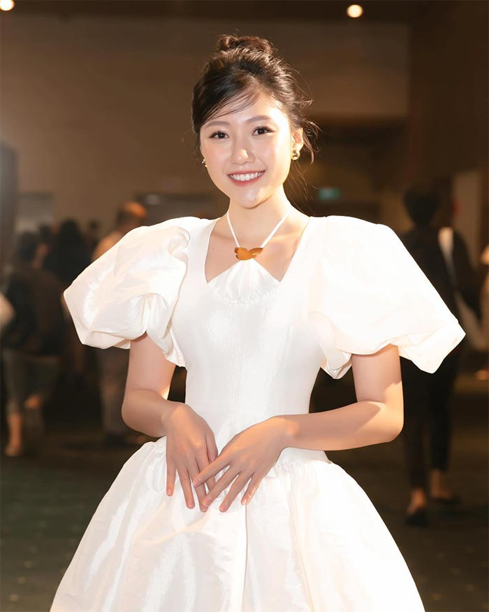 Kể từ khi đặt chân vào showbiz, nhan sắc của Uyển Ân ngày càng thăng hạng.