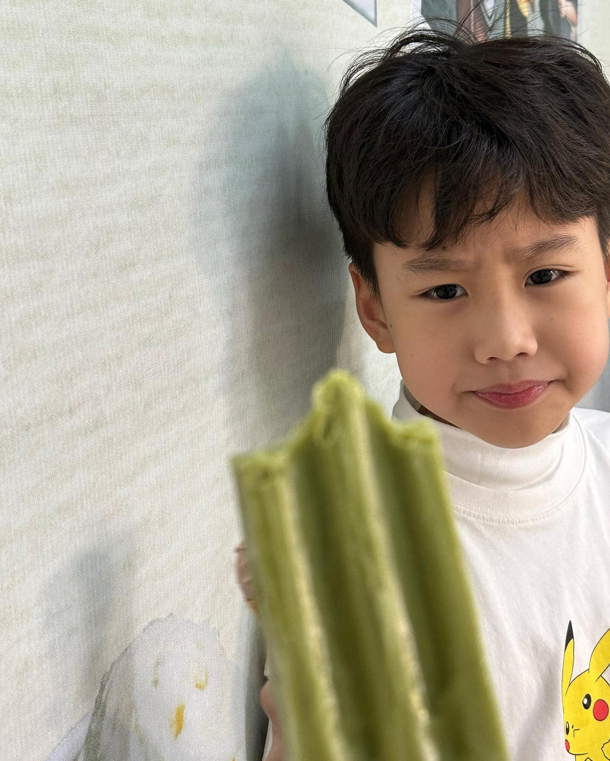 Giọng ca sinh năm 1990 còn gửi lời nhắn nhủ: "Dù ở xa nhưng cảm ơn bố và bà nội của Mận Cơm đã tạo điều kiện cho hai mẹ con có cơ hội kết nối với nhau".