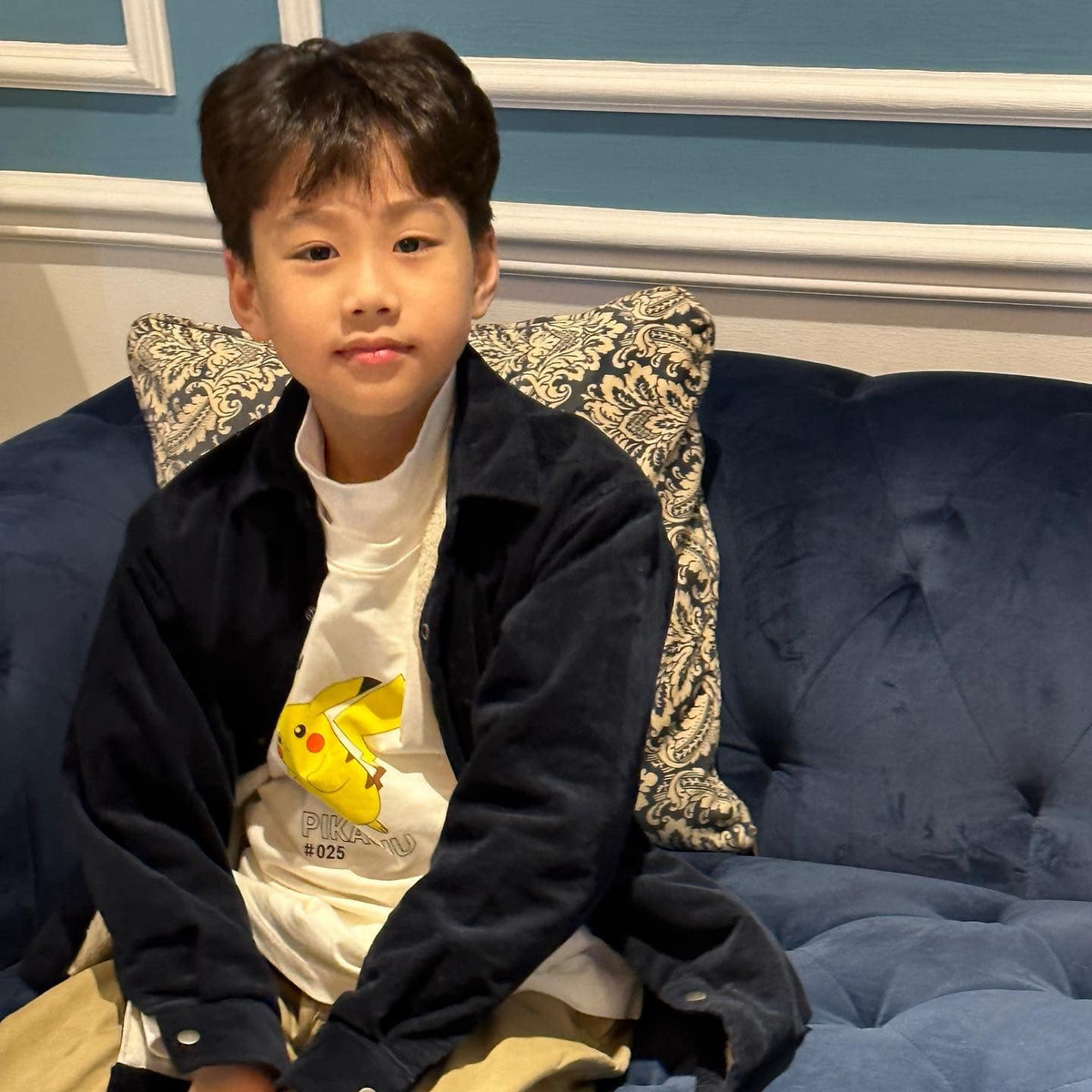 Trên trang cá nhân của mình, bà mẹ một con cũng bày tỏ: "Bé Mận cơm là điều hạnh phúc mà suốt 8 năm qua GiGi giữ cho riêng mình. Sống xa con đã hơn 4 năm nay, GiGi không biết mình có phải là một người mẹ tốt không, nhưng GiGi tin rằng mình luôn là một người bạn tốt của con trong cuộc đời này. Trái tim của GiGi là nhà của Mận Cơm".