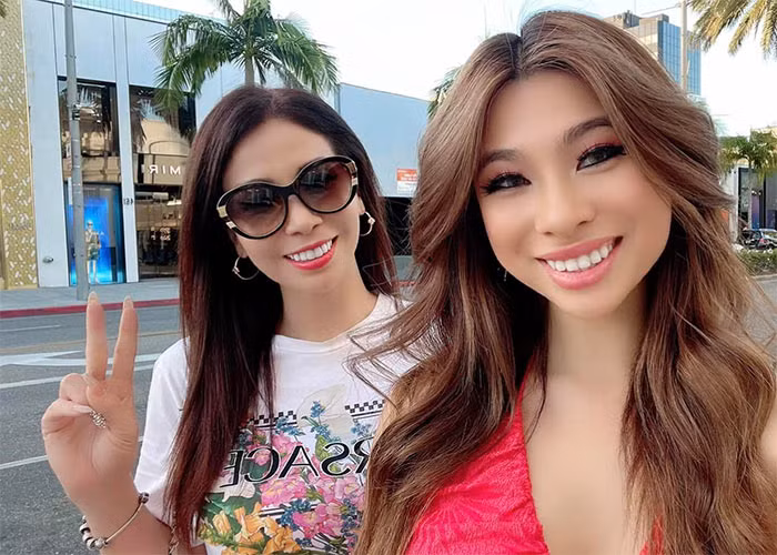 Điều vui mừng nhất của em gái Lý Hùng là sau 12 năm xa cách, con gái Lý Hương cũng đã trở về sống với mẹ và luôn ủng hộ mẹ đi tìm hạnh phúc mới.