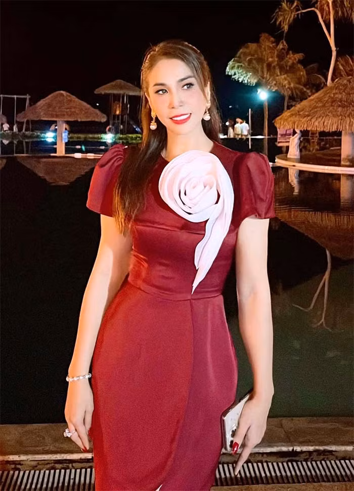 Ở tuổi 45, Lý Hương chỉ thi thoảng xuất hiện ở các gameshow hay cùng anh trai đi biểu diễn, từ thiện, chứ chưa trở lại với phim ảnh.