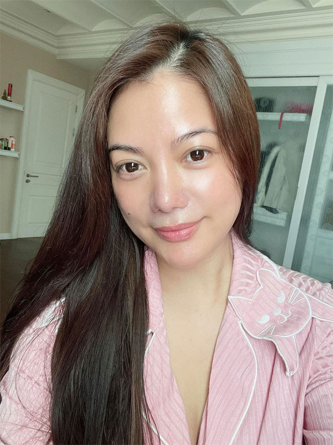 Nhan sắc của bà mẹ một con khi để mặt mộc nhận được nhiều lời khen ngợi.