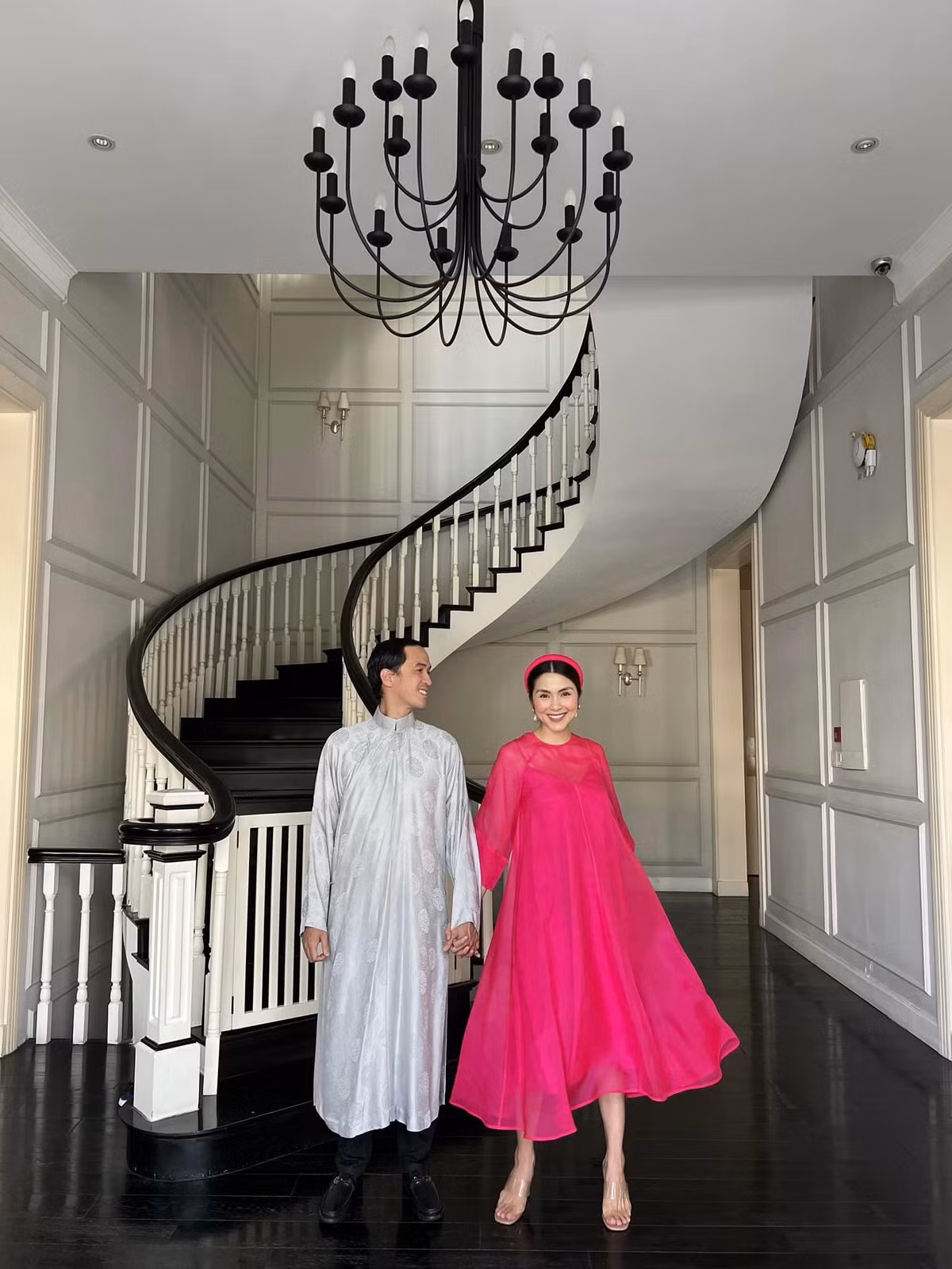 Làm dâu nhà hào môn, mỹ nhân sinh năm 1986 hiện là mẹ của 3 nhóc tì đáng yêu.