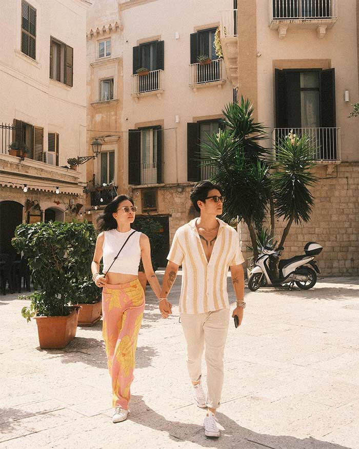 Mặc dù hơn chồng 11 tuổi nhưng Ngô Thanh Vân không hề lép vế về độ trẻ trung khi sánh bước cùng Huy Trần.