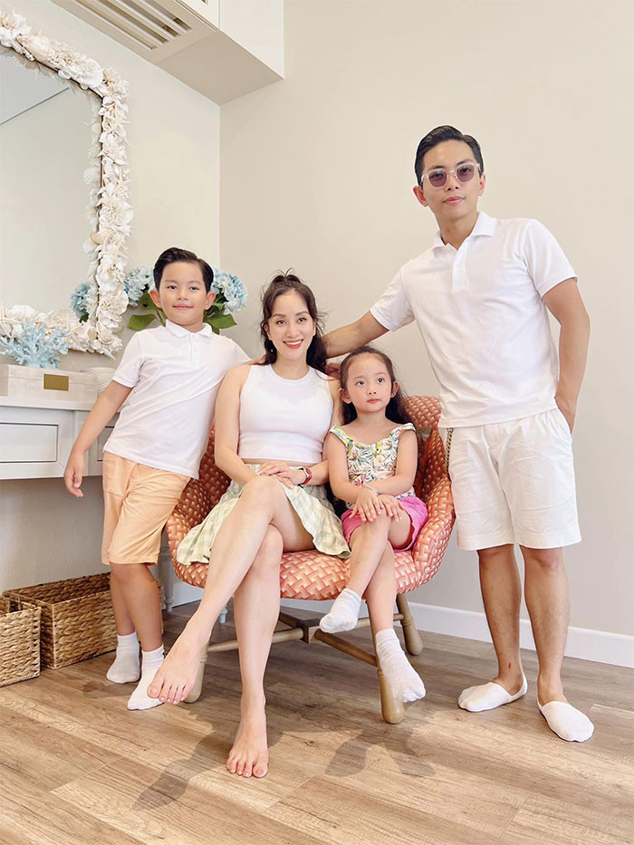 Mối quan hệ của họ dần được nhiều người ủng hộ, đặc biệt khi có sự xuất hiện của hai thiên thần đáng yêu là Kubi và Anna. (Ảnh: FBNV)