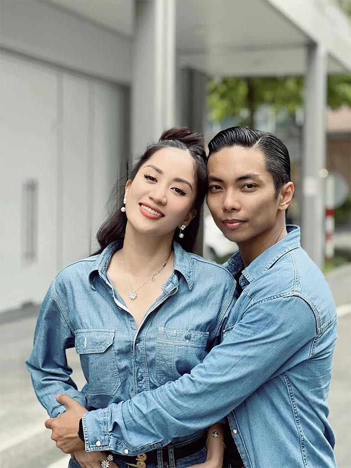 Trong cuộc phỏng vấn với truyền thông cách đây 3 năm, Phan Hiển chia sẻ, sẽ không tổ chức đám cưới mà chỉ cần một cuộc sống bình yên bên Khánh Thi và hai con bởi chứng kiến nhiều cuộc chia ly của bạn bè. (Ảnh: FBNV)