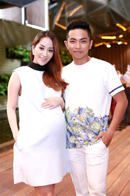 Cuối năm 2014, Khánh Thi mang thai con đầu lòng, nhưng không tiết lộ danh tính cha em bé. Trước áp lực dư luận, Khánh Thi bị động thai và thời điểm đó Phan Hiển quyết định dọn ra ở cùng bạn gái để chăm sóc cho cô. (Ảnh: VTV)