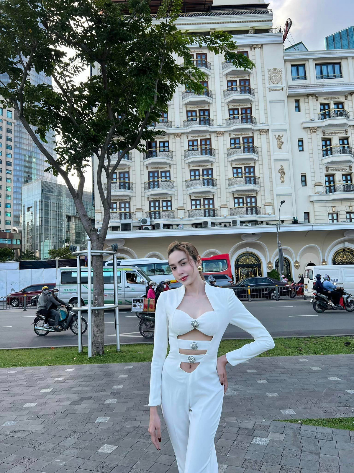 Lương Mỹ Kỳ tên thật là Lương Trung Kiên. Chân dài 9X công khai chuyển giới từ cuối tháng 12/2019.