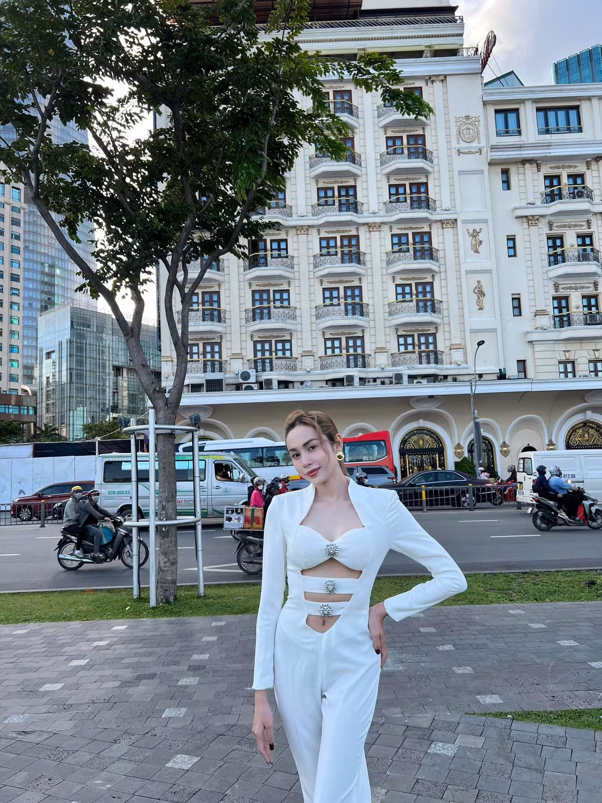 Lương Mỹ Kỳ tên thật là Lương Trung Kiên. Chân dài 9X công khai chuyển giới từ cuối tháng 12/2019.