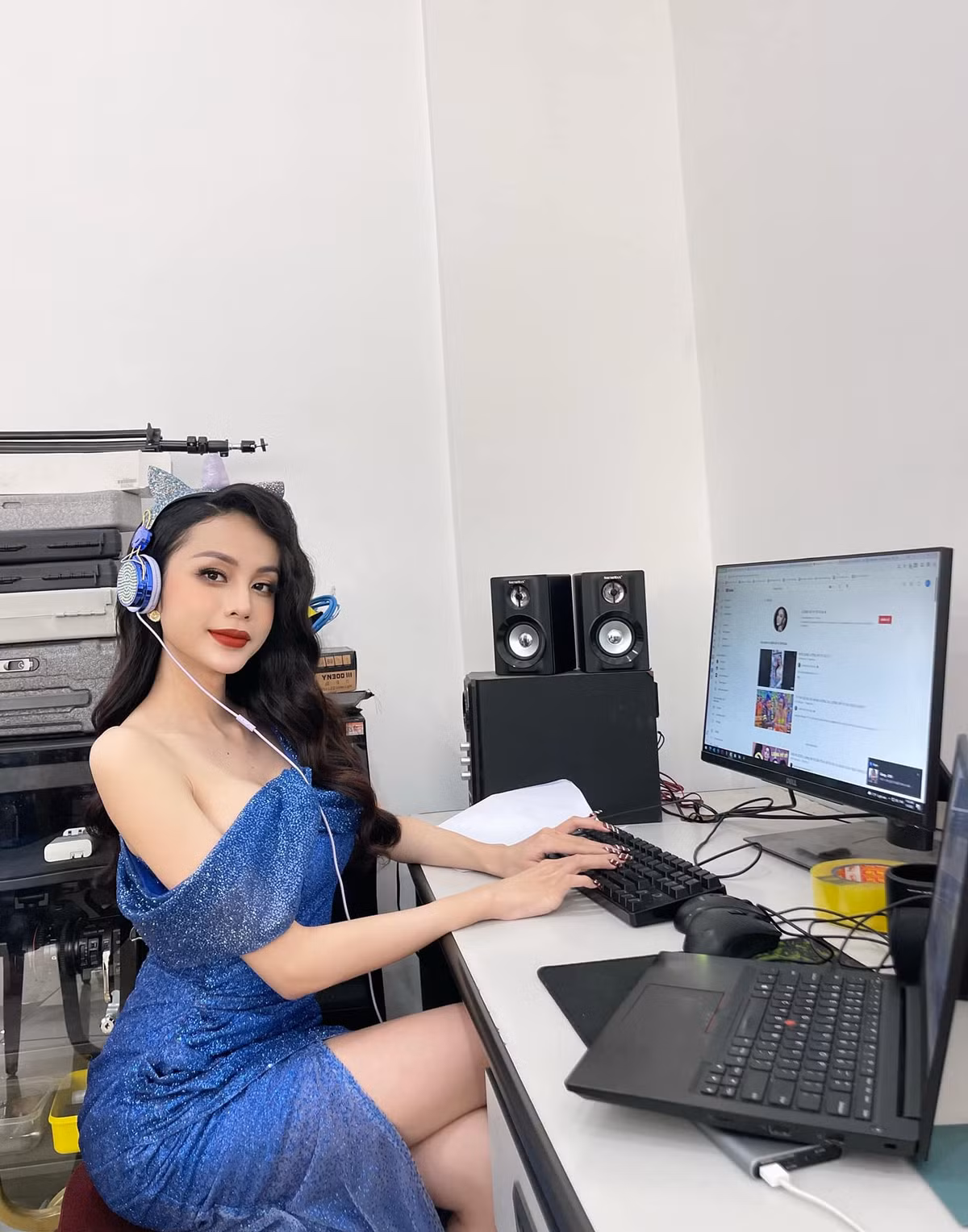 Người đẹp chuyển giới khẳng định gương mặt đẹp tự nhiên. Các đường cong trên cơ thể cũng ngày càng mềm mại và nữ tính.