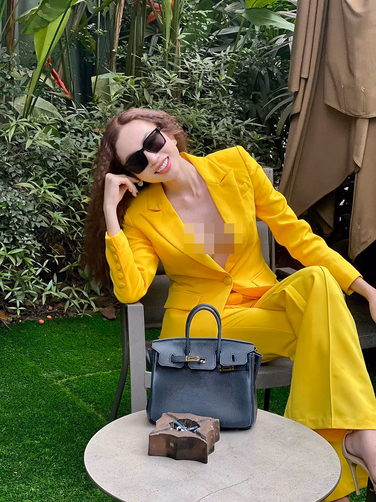 A hau Luong My Ky dien vest “tha rong lo hang”