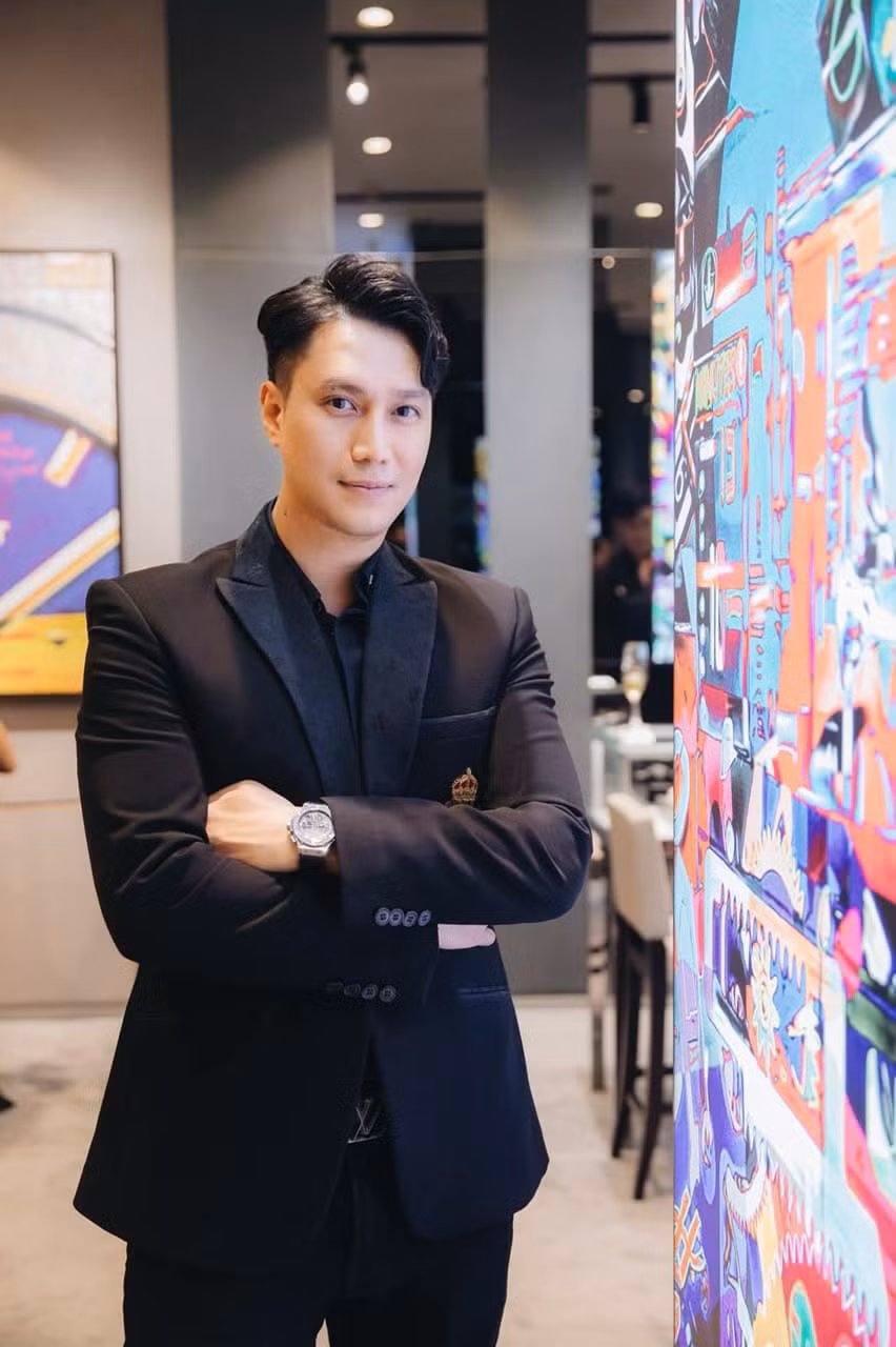 Ngoài nghệ thuật, nam diễn viên còn lấn sân sang lĩnh vực kinh doanh sau khi vào nam phát triển sự nghiệp.