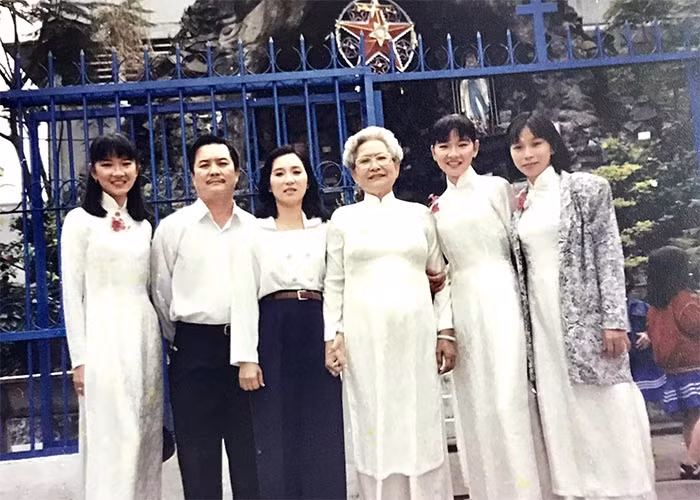 Nhan sac cua ba chi em nhom Tam Ca Ao Trang o tuoi U50