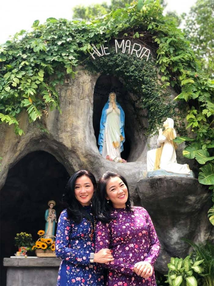 Minh Tú (trái) và Minh Thư vẫn luôn khiến khán giả nhầm vì quá giống nhau.