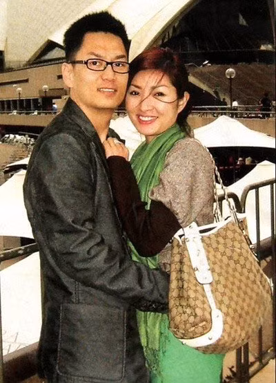 Sự nghiệp hanh thông nhưng cuộc sống riêng của nữ ca sĩ sinh năm 1981 lại gập ghềnh. Sau khi sang Mỹ, năm 2010 cô kết hôn với Quý Nguyễn, em trai ca sĩ Trizzie Phương Trinh và có một con trai chung. Tuy nhiên, ba năm sau hai người chia tay. (Ảnh: Vietnamnet)