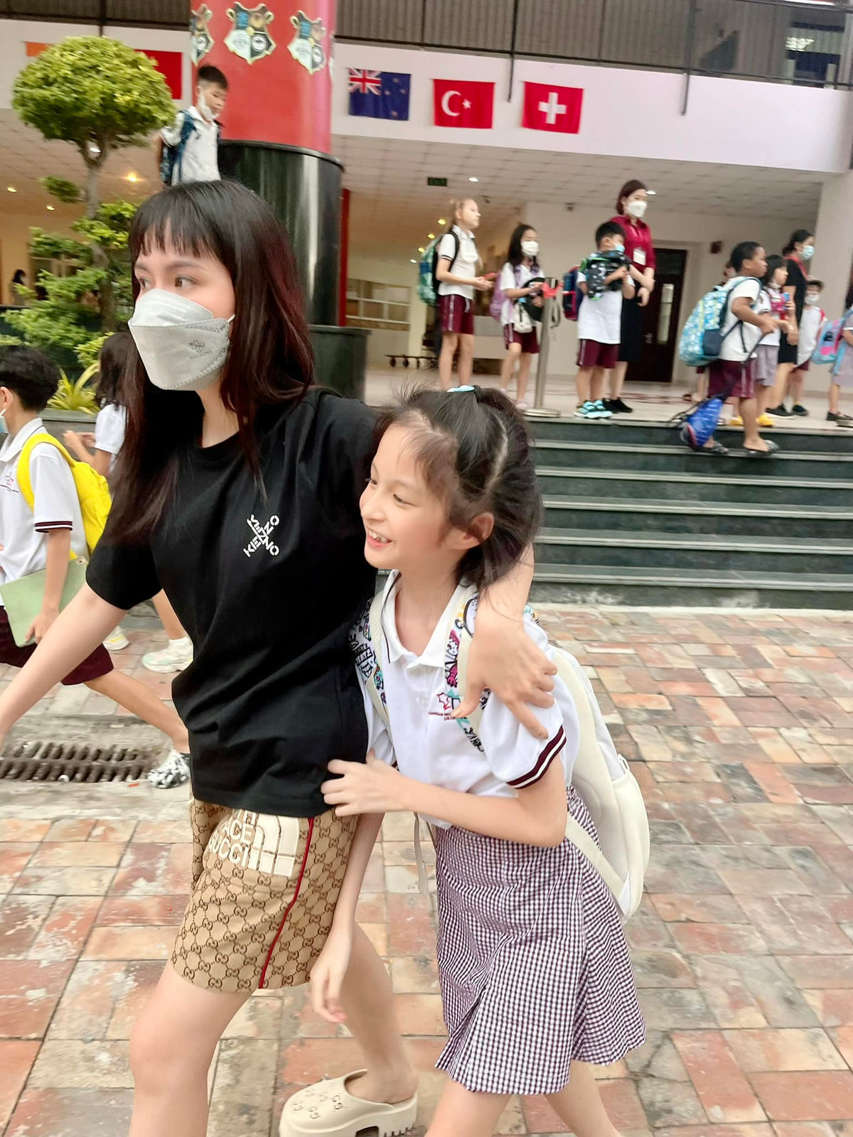 Di Băng "hồi teen" với mái tóc ngố huyền thoại.