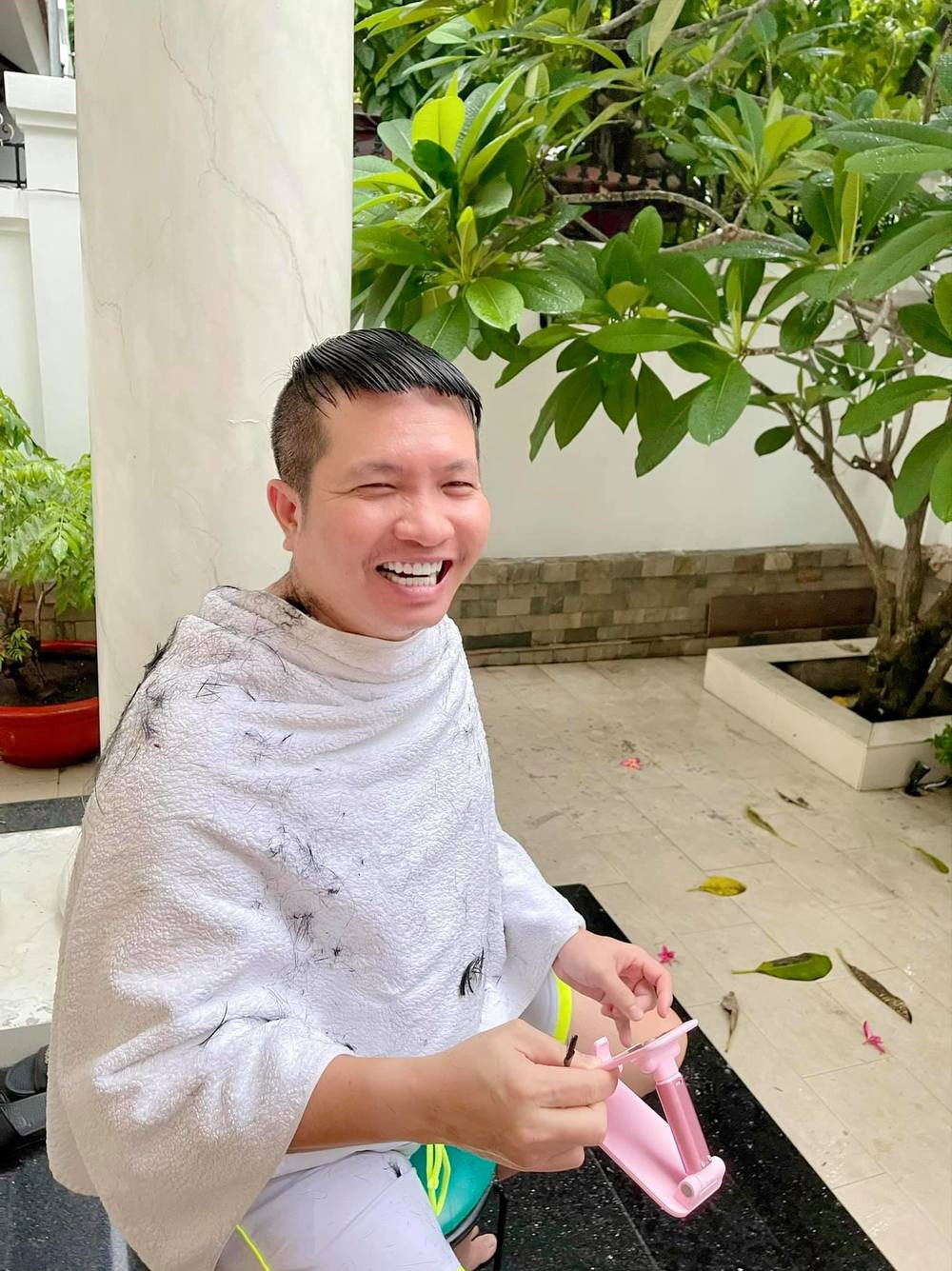 Ngoài cuộc sống sang chảnh, Di Băng và chồng đại gia Quốc Vũ nổi tiếng với những khoảnh khắc "lầy lội", "dìm hàng" nhau.