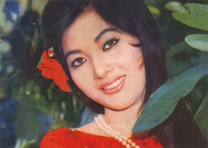 Thẩm Thúy Hằng tên thật là Nguyễn Kim Phụng, sinh năm 1940 tại Hải Phòng. Sau đó, bà chuyển vào An Giang sinh sống. (Ảnh: zing.vn)