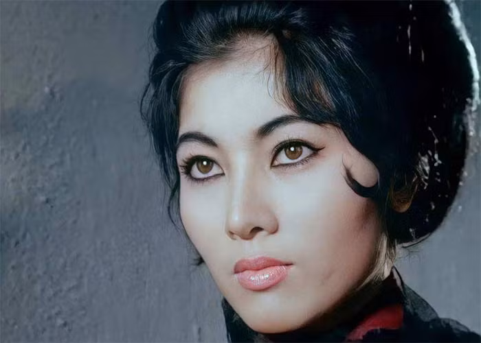 Ngoài phim ảnh, Thẩm Thúy Hằng còn đóng kịch, hát cải lương và tham gia một số vở như "Người mẹ già", "Suối tình", "Đôi mắt bằng sứ"... (Ảnh: Vietnamnet)