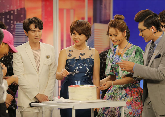 Trước khi trở thành Giám đốc VFC, Diễm Quỳnh là MC của nhiều chương trình đình đám như "Trò chơi âm nhạc", "Tạp chí MTV", "Giai điệu tự hào", "Quán thanh xuân"... Cô còn giữ chức Trưởng ban Thanh thiếu niên (VTV6).