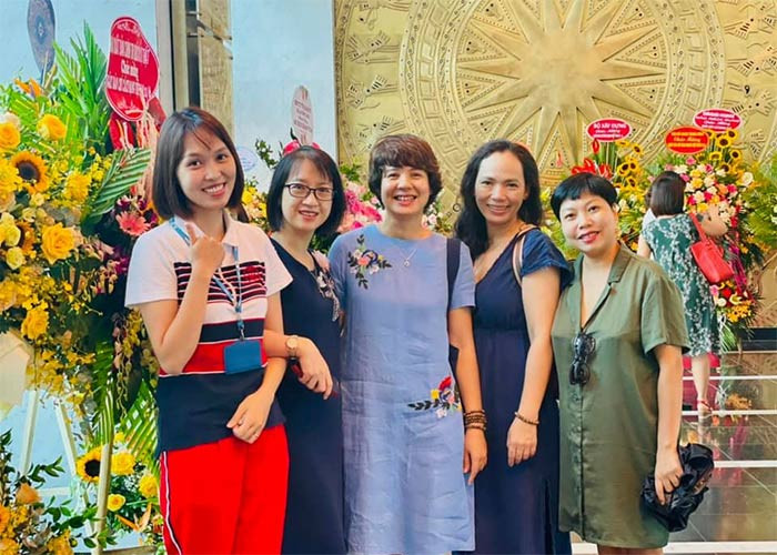 Diễm Quỳnh hội tụ đồng nghiệp trong dịp sinh nhật VTV.