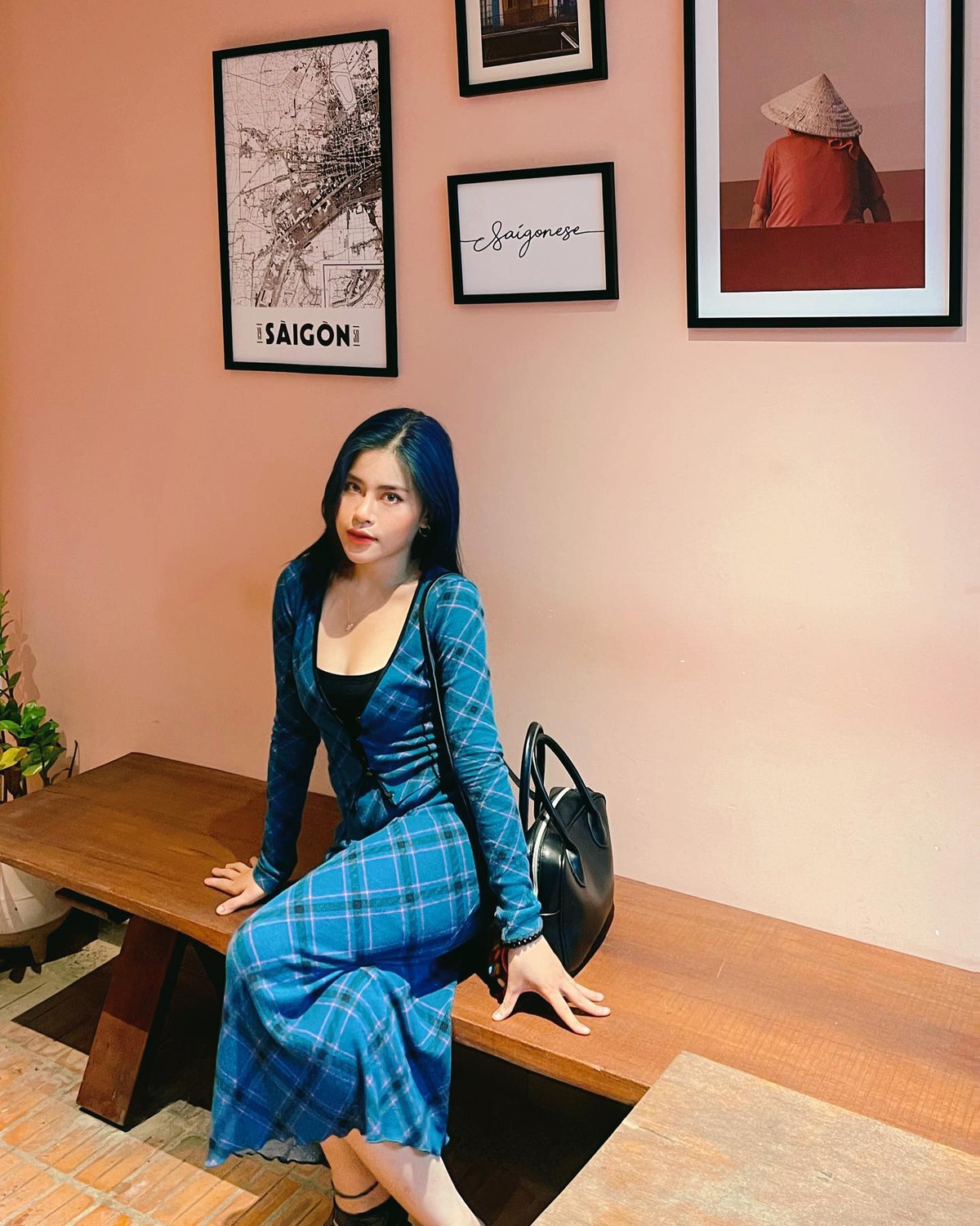 Cao 1,54m, con gai Kim Tu Long hut mat voi 3 vong nong bong