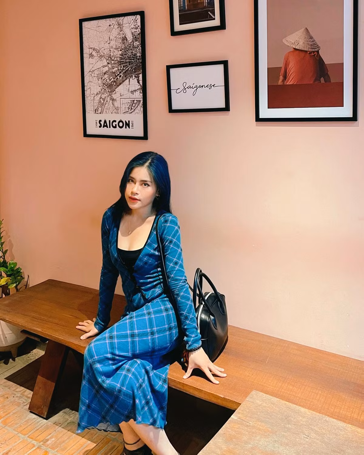 Cao 1,54m, con gai Kim Tu Long hut mat voi 3 vong nong bong