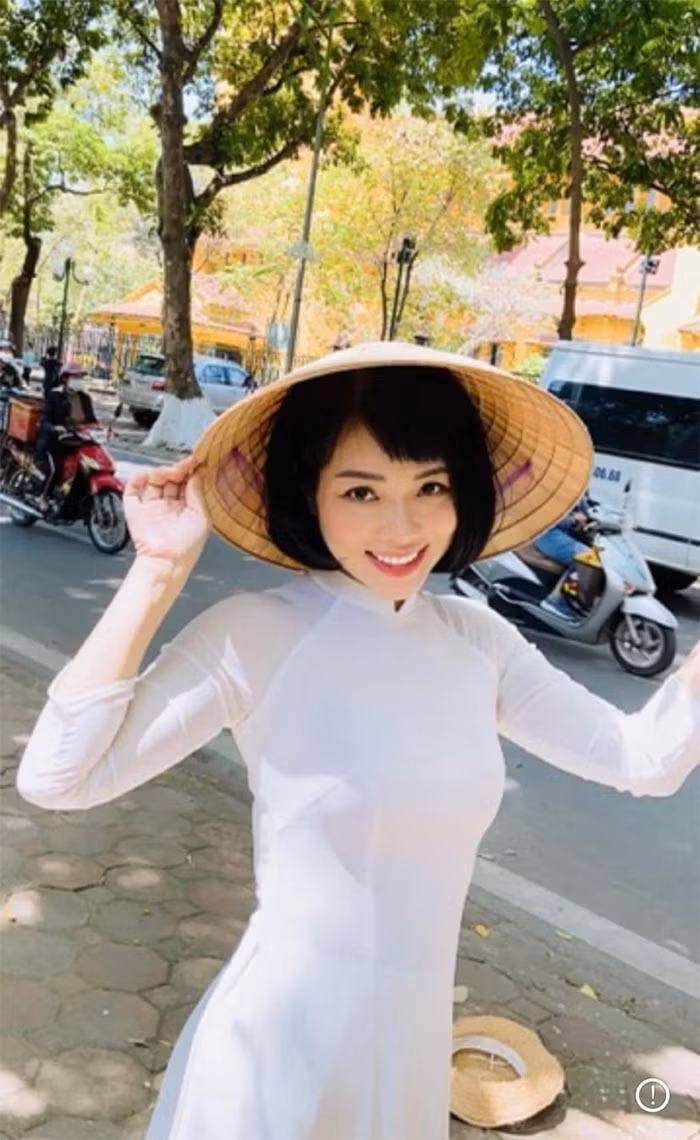 Nhìn ngoại hình của Bạch Dương, không ai nghĩ cô đã 47 tuổi bởi nữ MC quá trẻ trung, nhí nhảnh.