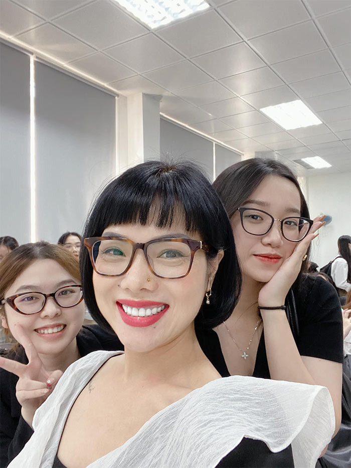 Bạch Dương là MC nổi tiếng của VTV cùng thời với Diễm Quỳnh, Tùng Chi, Hoa Thanh Tùng, Long Vũ... Cô được nhiều người biết tới qua chương trình "Vườn Cổ tích" và "Hành trình văn hóa".