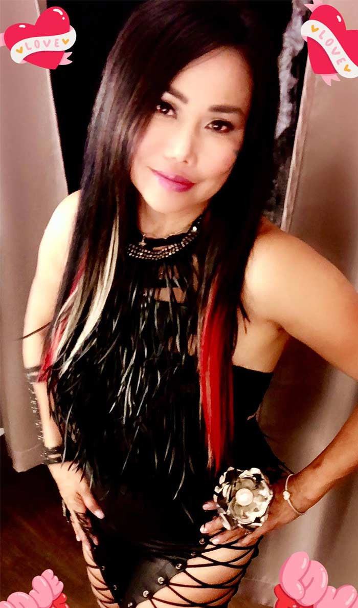 Nữ ca sĩ được khen trẻ hơn nhiều so với tuổi 54.