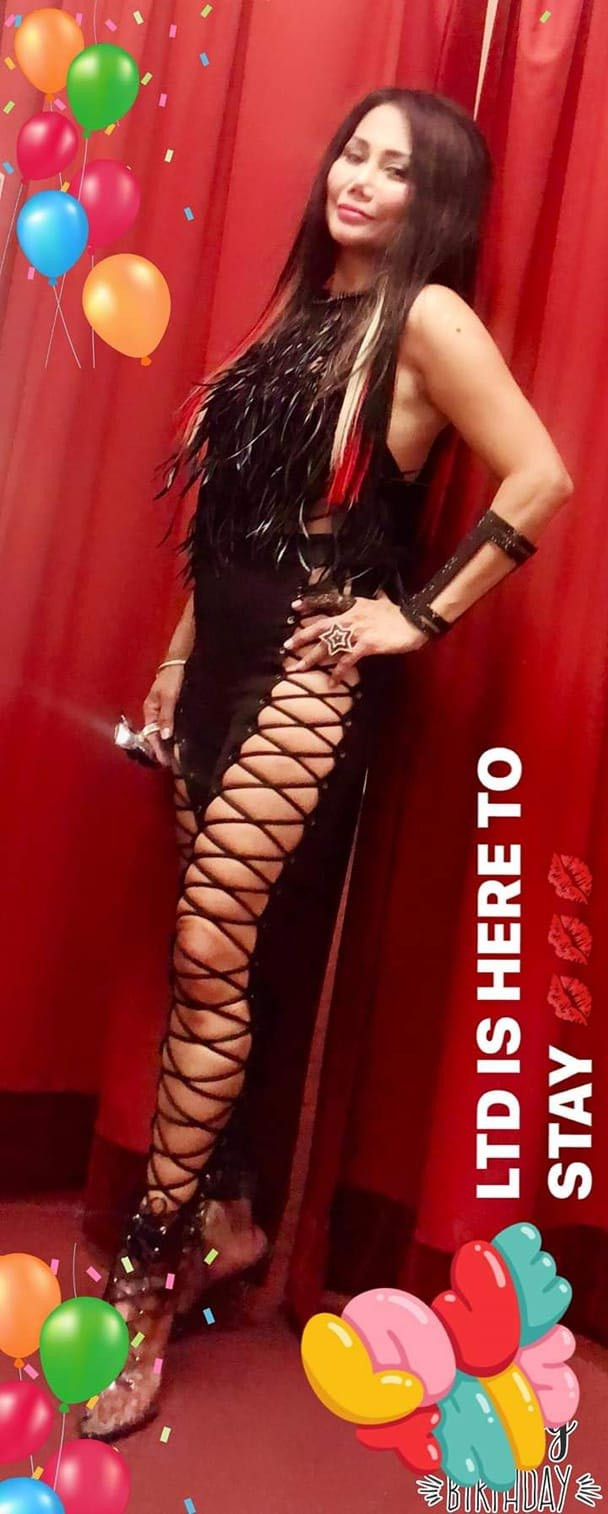 Ở tuổi 54, Lynda Trang Đài vẫn giữ được nét quyến rũ, nóng bỏng ngày nào.